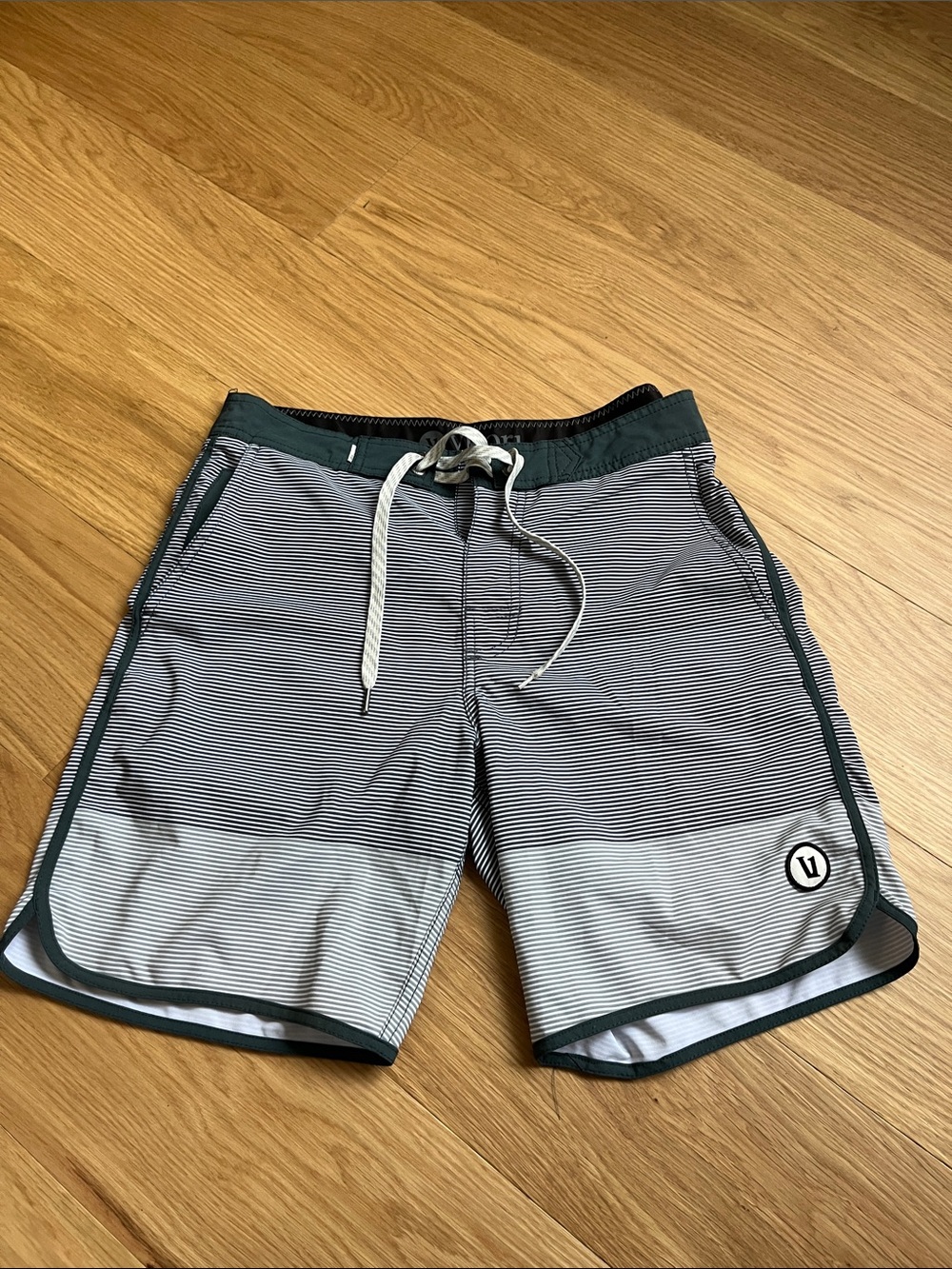 Vuori Men’s Cruise Boardshort Green and Gray Striped size S